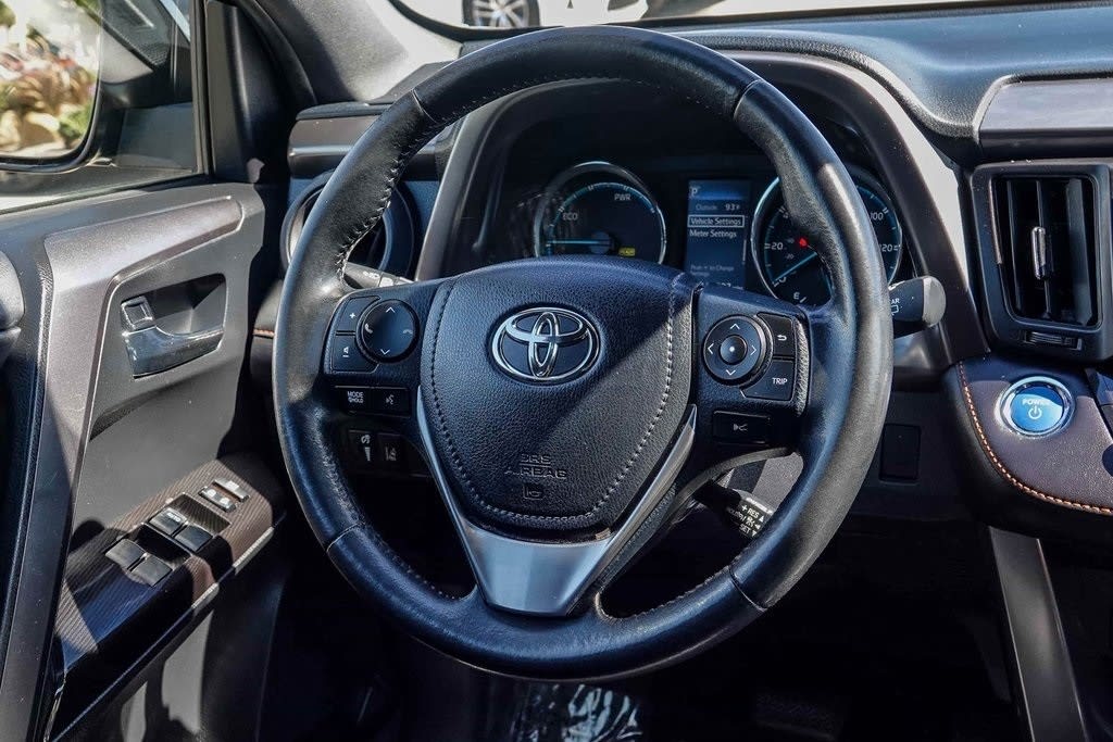 Thumbnail: 2017 Toyota RAV4 - 7