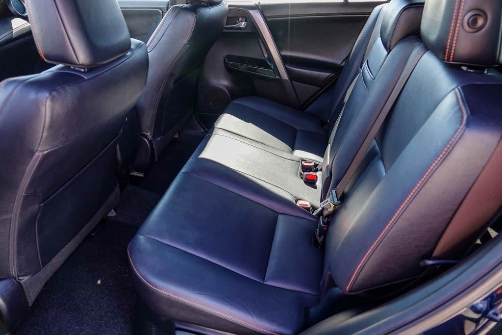 Thumbnail: 2017 Toyota RAV4 - 10