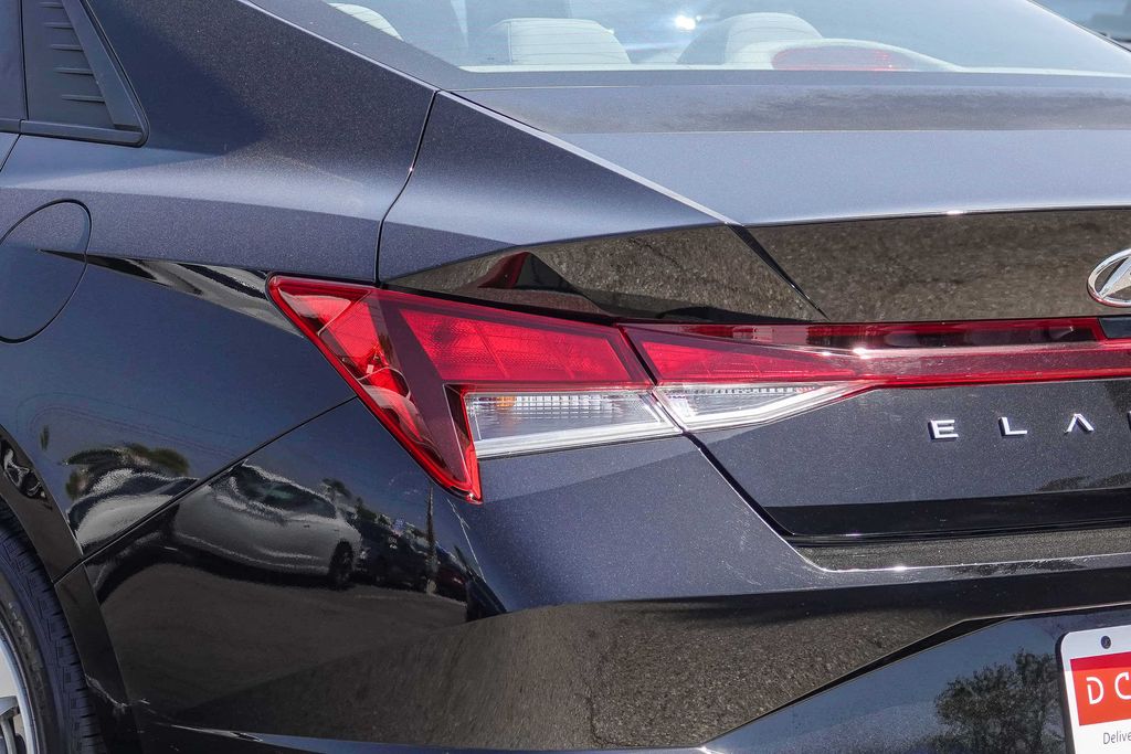 Thumbnail: 2022 Hyundai Elantra - 19