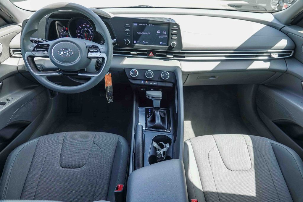 Thumbnail: 2022 Hyundai Elantra - 2