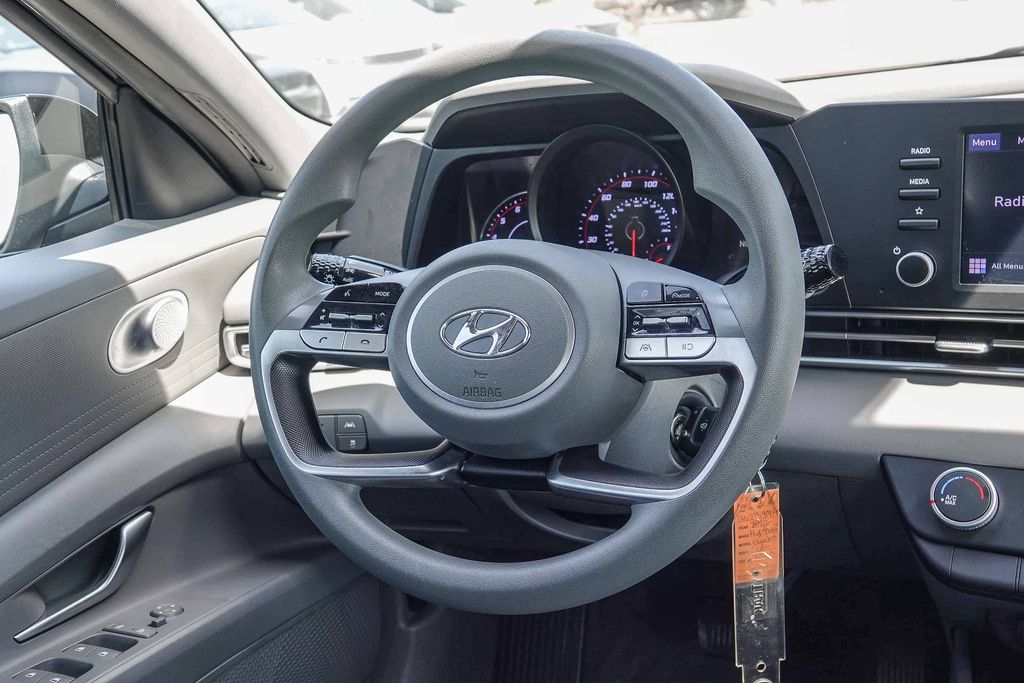 Thumbnail: 2022 Hyundai Elantra - 8