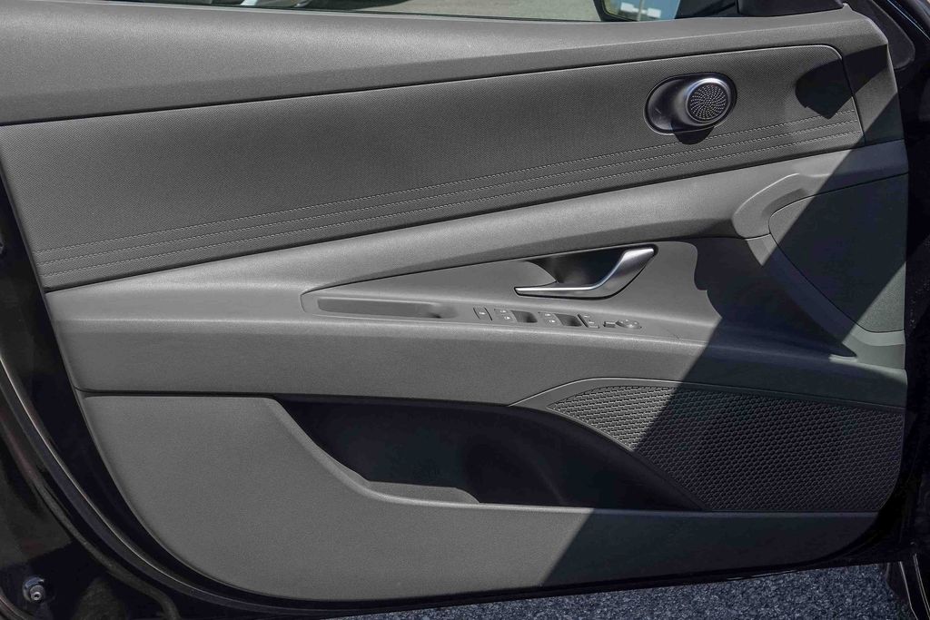 Thumbnail: 2022 Hyundai Elantra - 23