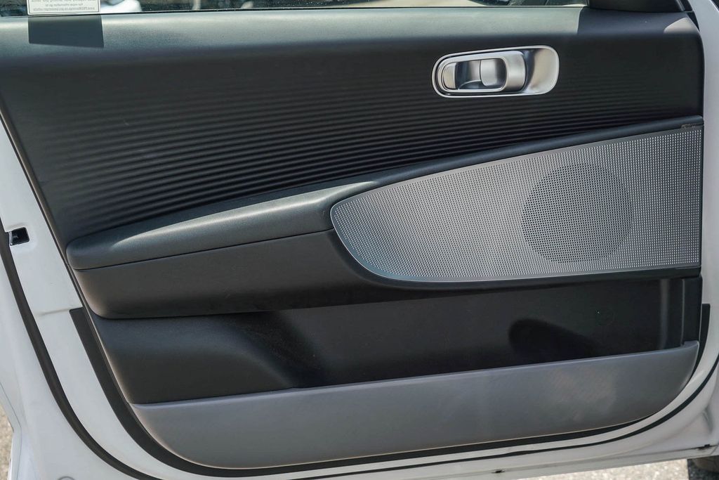 Thumbnail: 2023 Hyundai Ioniq 6 - 21