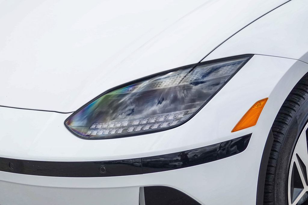 Thumbnail: 2023 Hyundai Ioniq 6 - 19