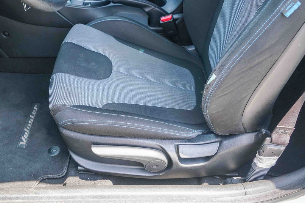 Thumbnail: 2019 Hyundai Veloster - 24