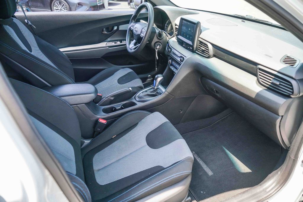 Thumbnail: 2019 Hyundai Veloster - 9
