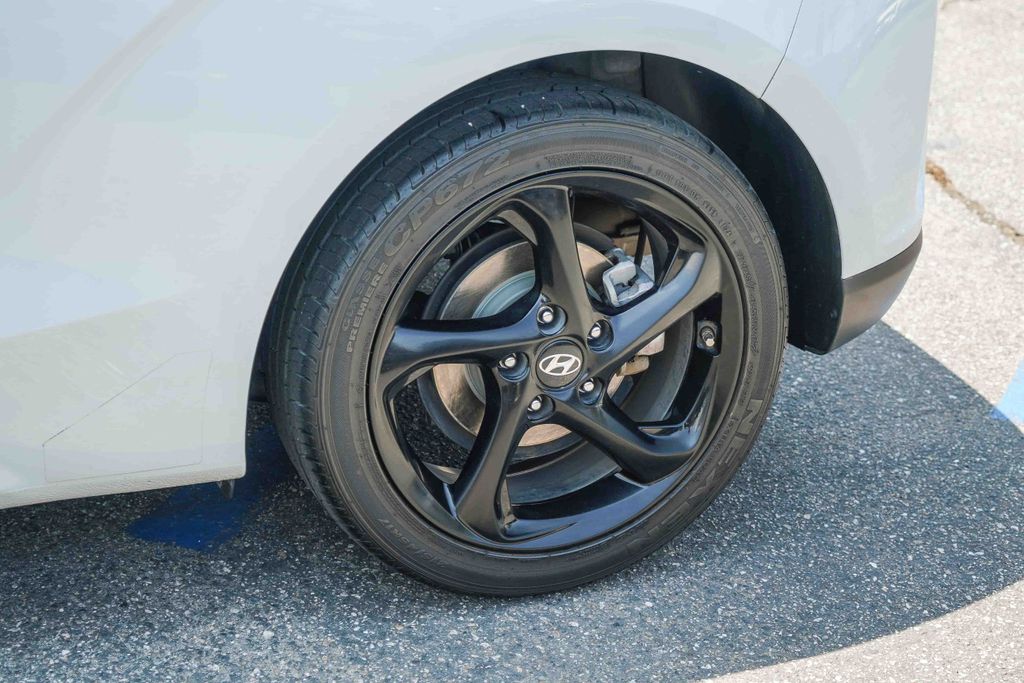 Thumbnail: 2019 Hyundai Veloster - 21