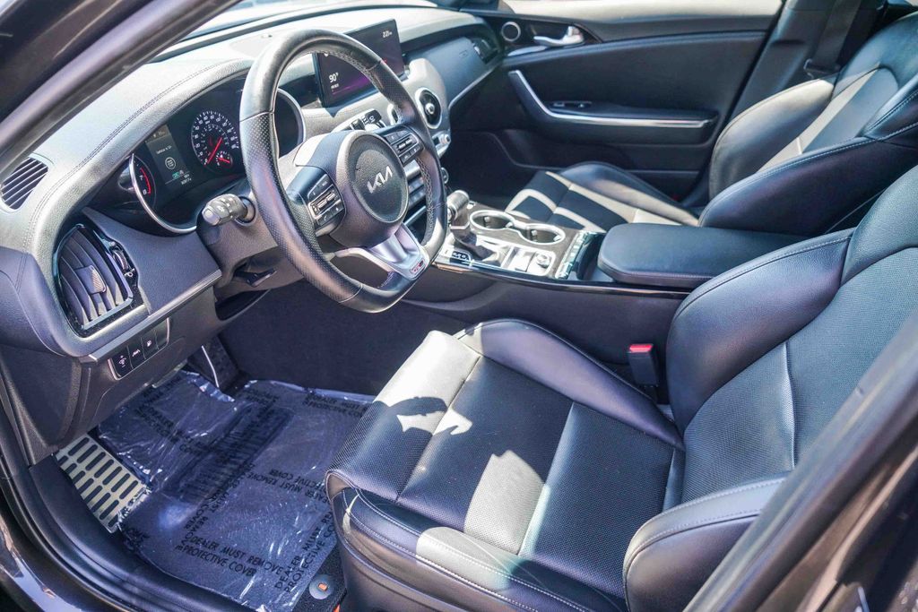 Thumbnail: 2022 Kia Stinger - 10
