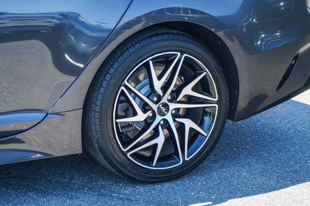 Thumbnail: 2022 Kia Stinger - 21