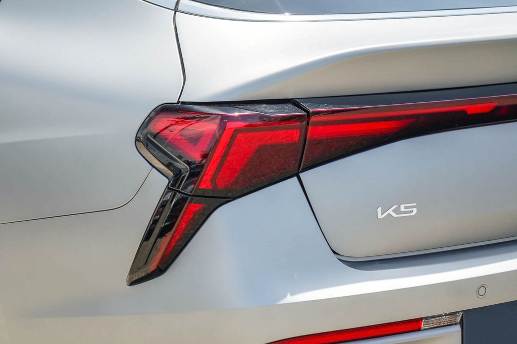 Thumbnail: 2025 Kia K5 - 19
