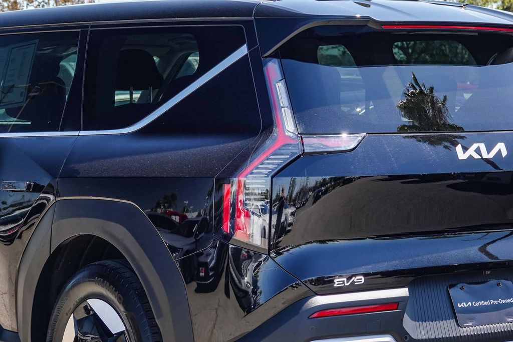 Thumbnail: 2024 Kia EV9 - 16