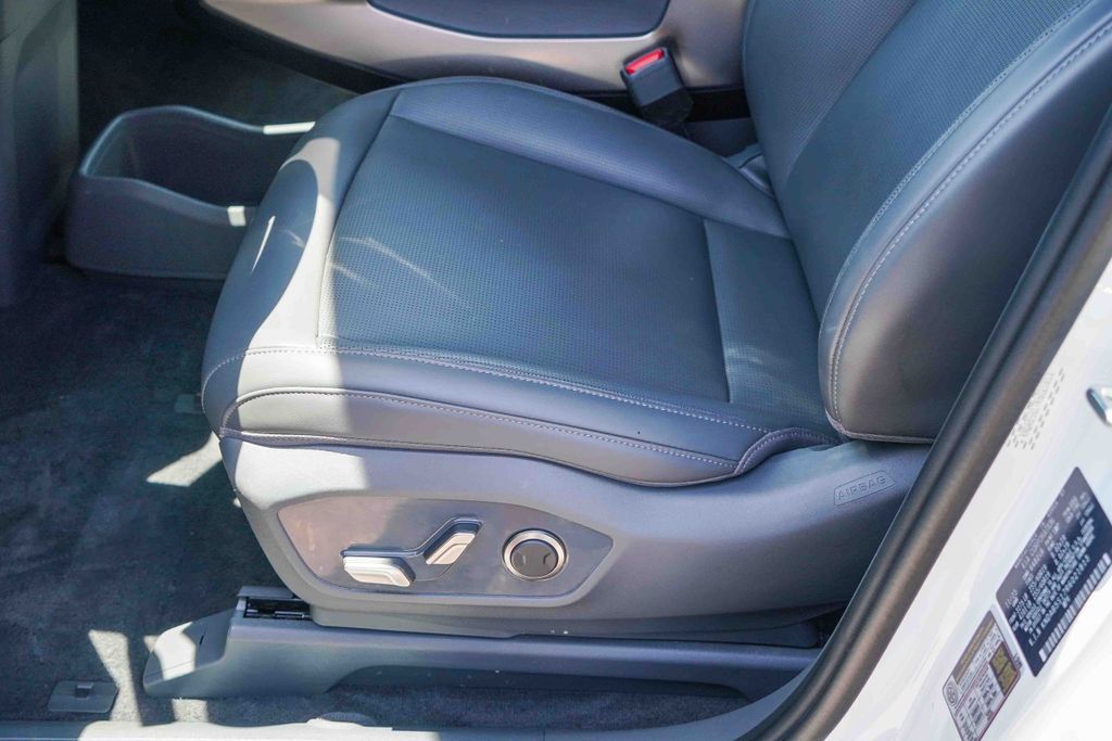 Thumbnail: 2024 Kia EV9 - 23