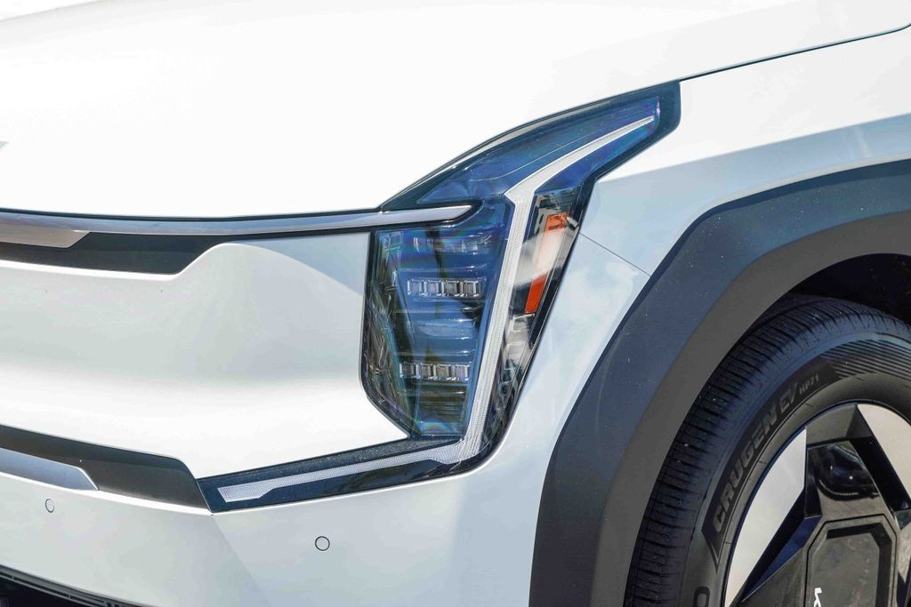 Thumbnail: 2024 Kia EV9 - 18