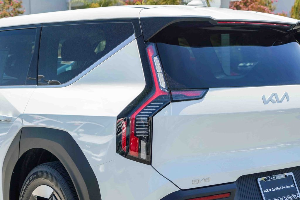 Thumbnail: 2024 Kia EV9 - 17