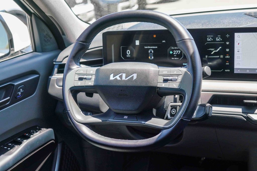 Thumbnail: 2024 Kia EV9 - 7