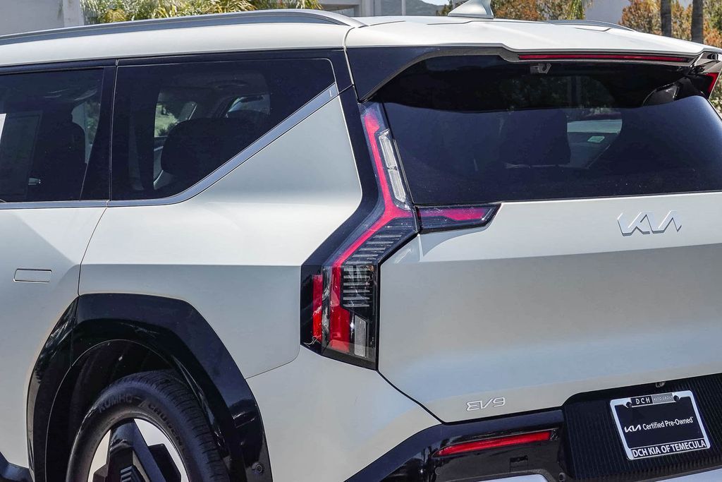 Thumbnail: 2024 Kia EV9 - 16