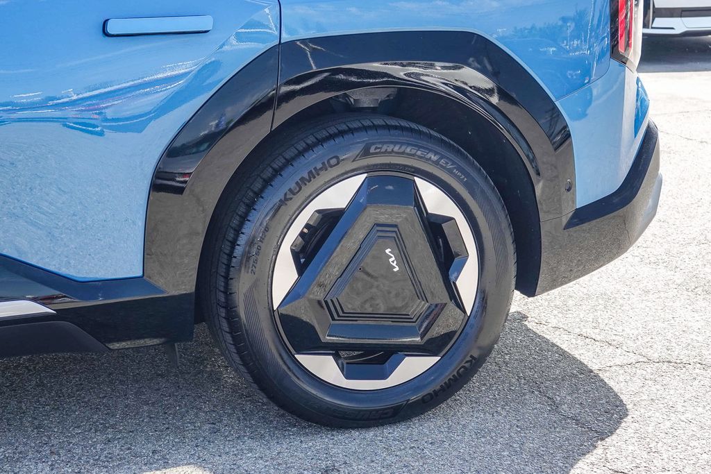 Thumbnail: 2024 Kia EV9 - 18