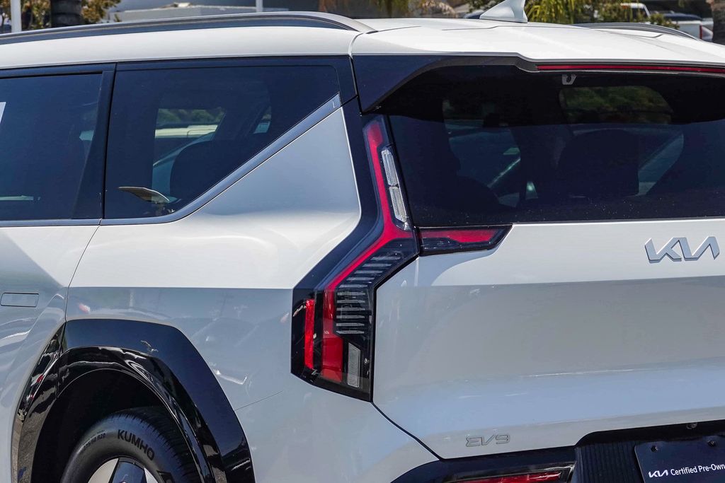 Thumbnail: 2024 Kia EV9 - 17
