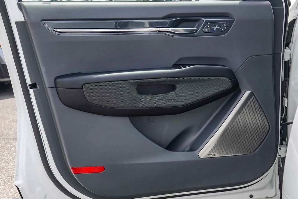 Thumbnail: 2024 Kia EV9 - 14