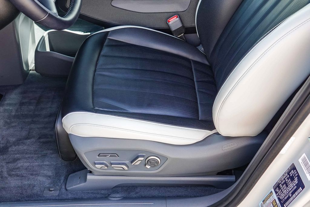 Thumbnail: 2024 Kia EV9 - 23
