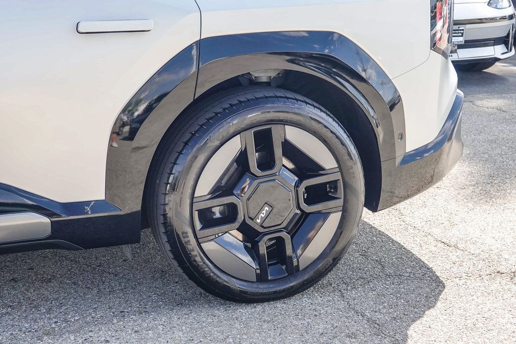 Thumbnail: 2024 Kia EV9 - 18