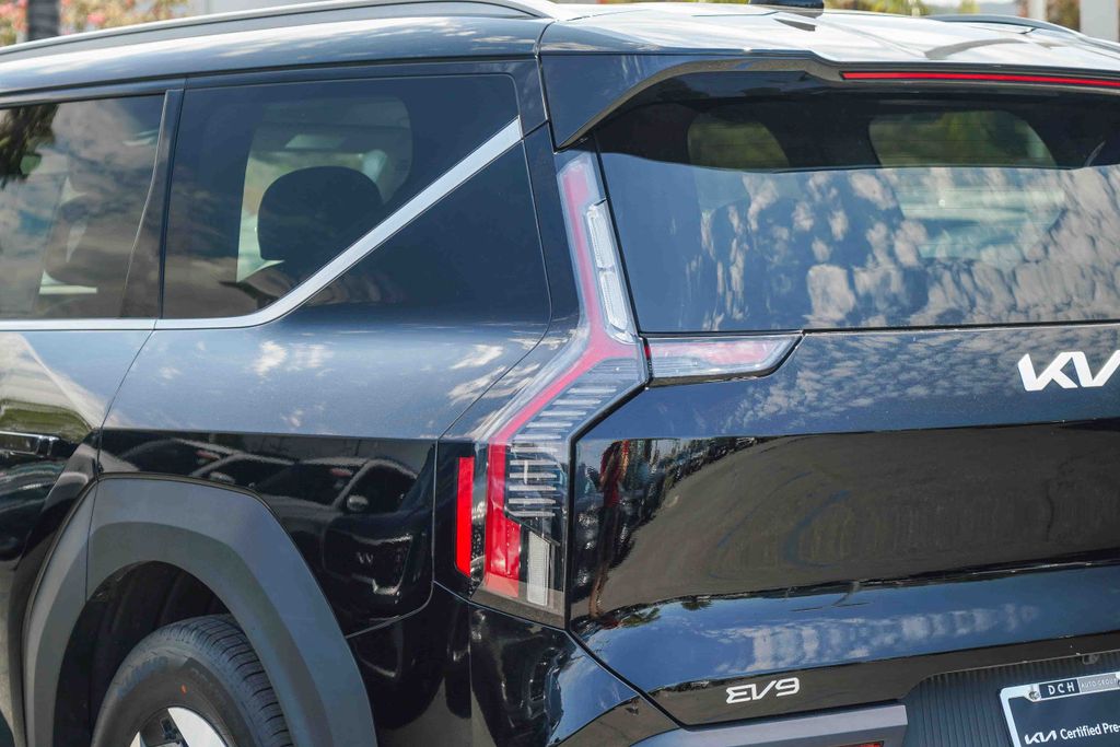 Thumbnail: 2024 Kia EV9 - 18