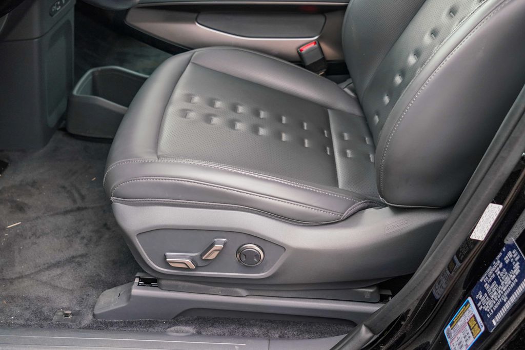 Thumbnail: 2024 Kia EV9 - 23