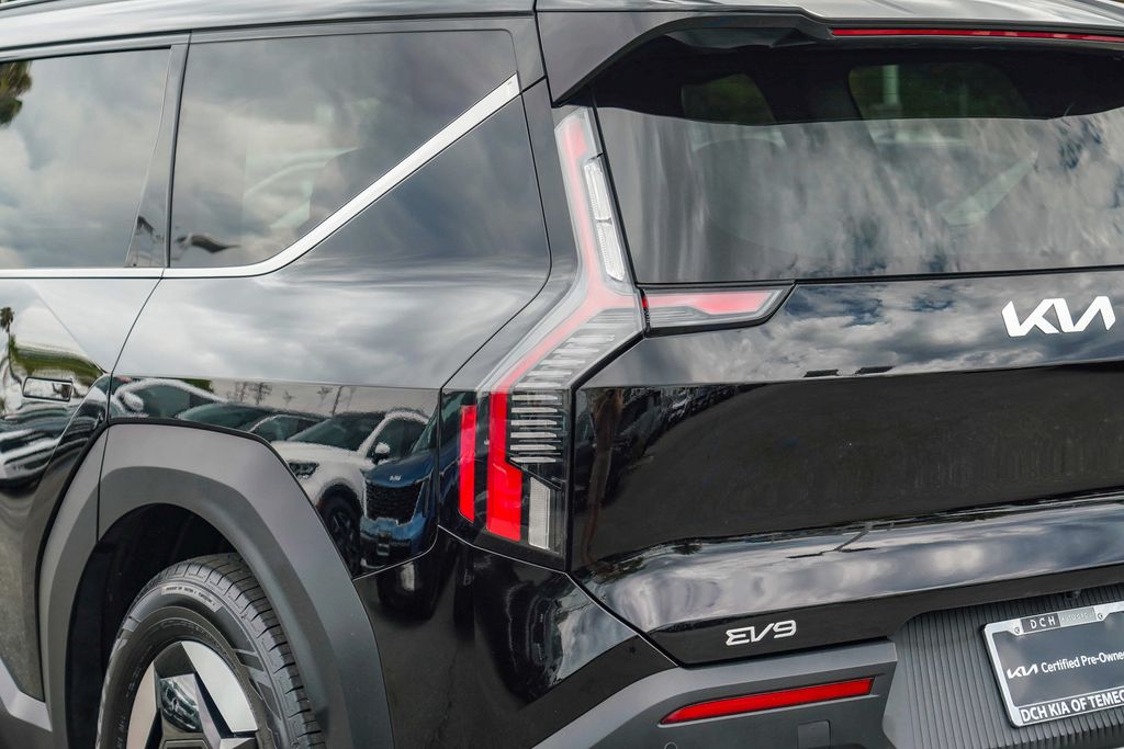 Thumbnail: 2024 Kia EV9 - 6