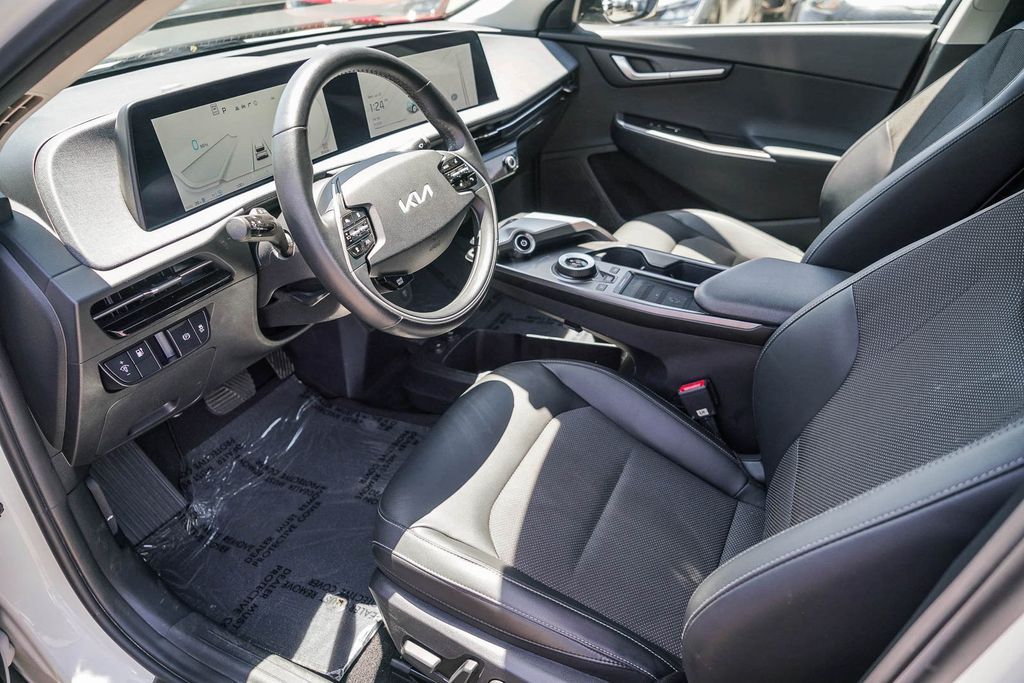 Thumbnail: 2023 Kia EV6 - 9