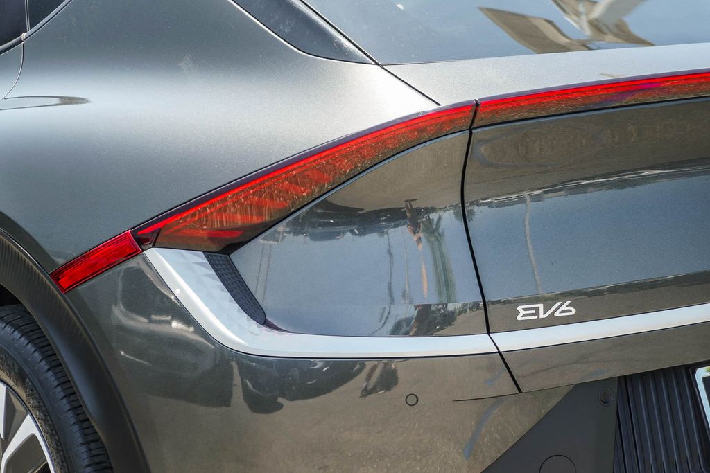 Thumbnail: 2023 Kia EV6 - 17