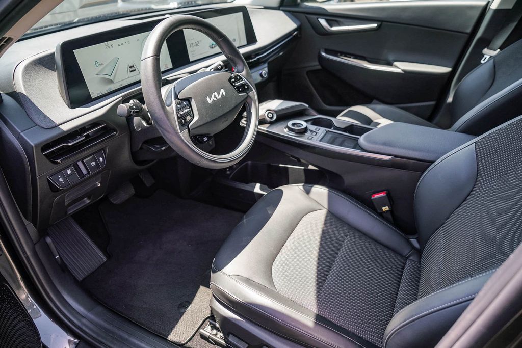 Thumbnail: 2023 Kia EV6 - 9