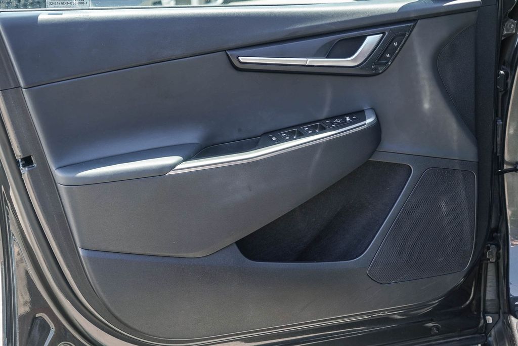 Thumbnail: 2023 Kia EV6 - 21