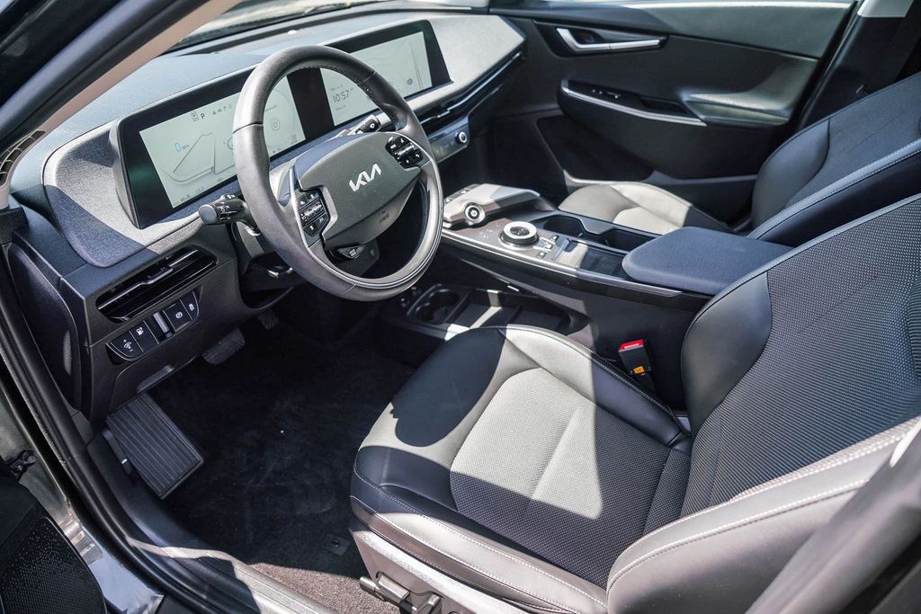 Thumbnail: 2023 Kia EV6 - 9