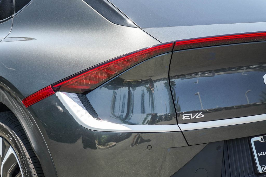 Thumbnail: 2023 Kia EV6 - 18