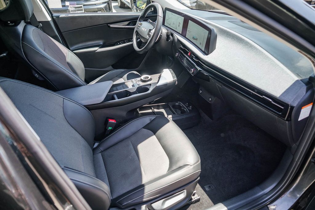 Thumbnail: 2023 Kia EV6 - 8