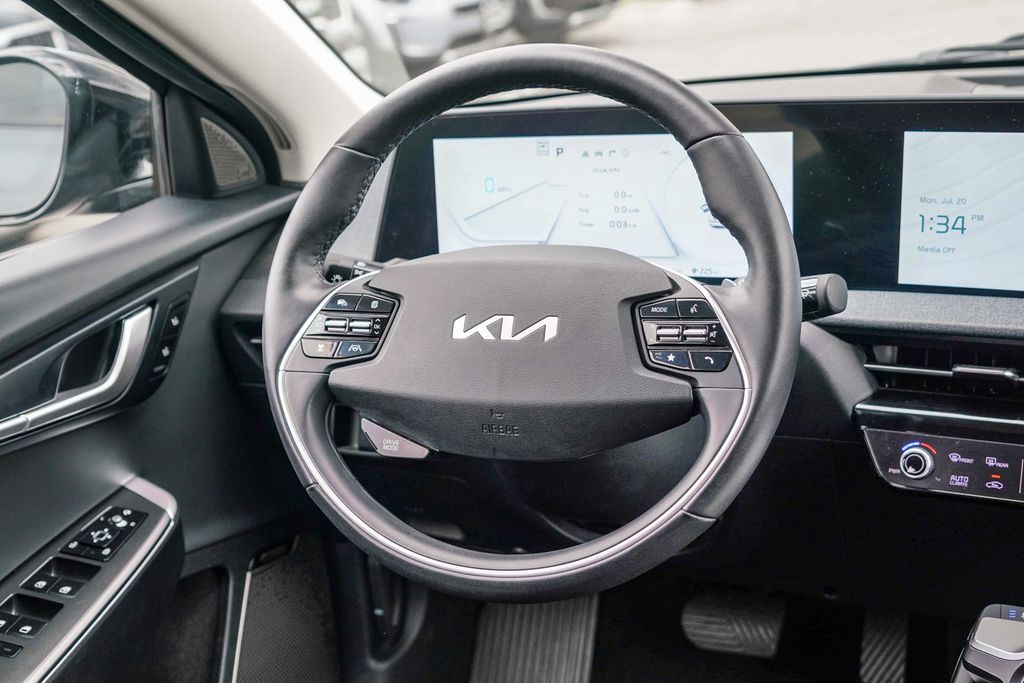 Thumbnail: 2023 Kia EV6 - 8
