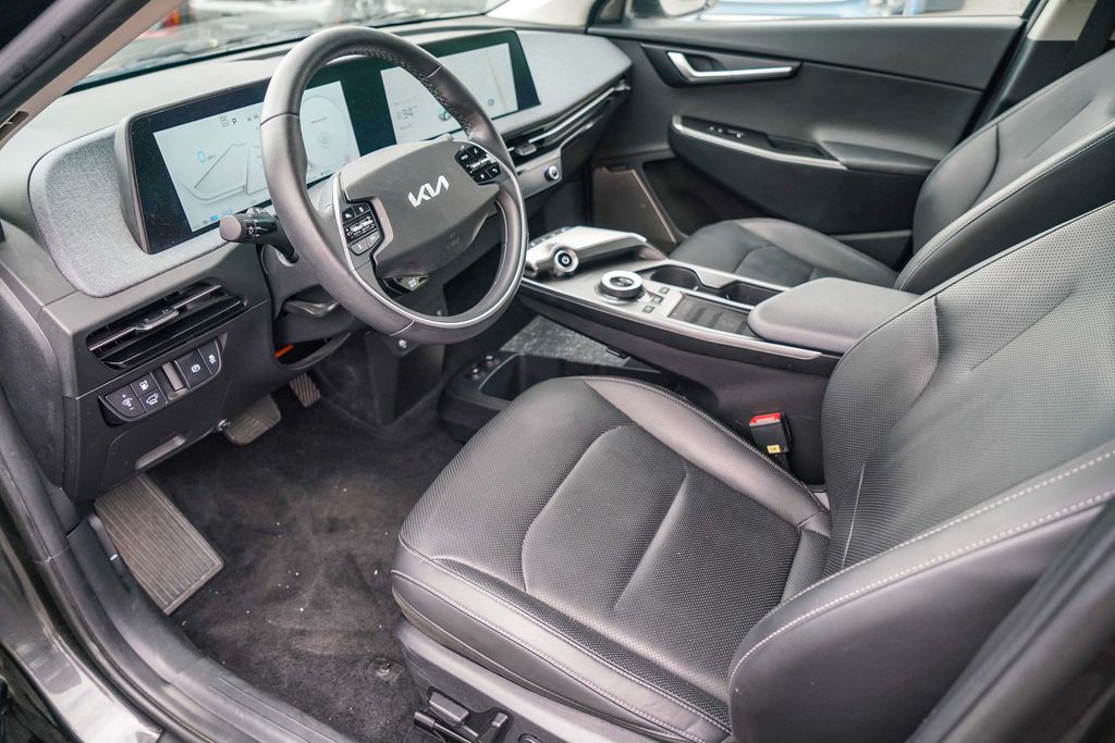 Thumbnail: 2023 Kia EV6 - 10