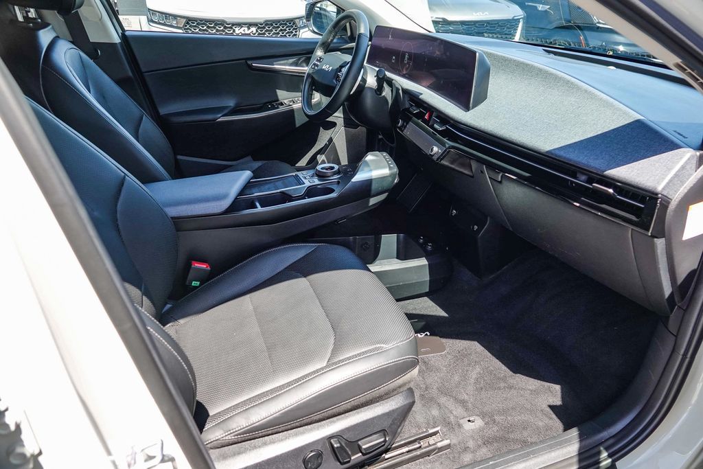 Thumbnail: 2023 Kia EV6 - 8