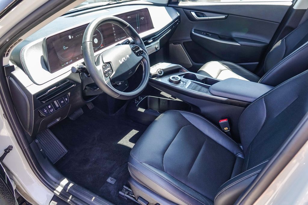 Thumbnail: 2023 Kia EV6 - 9