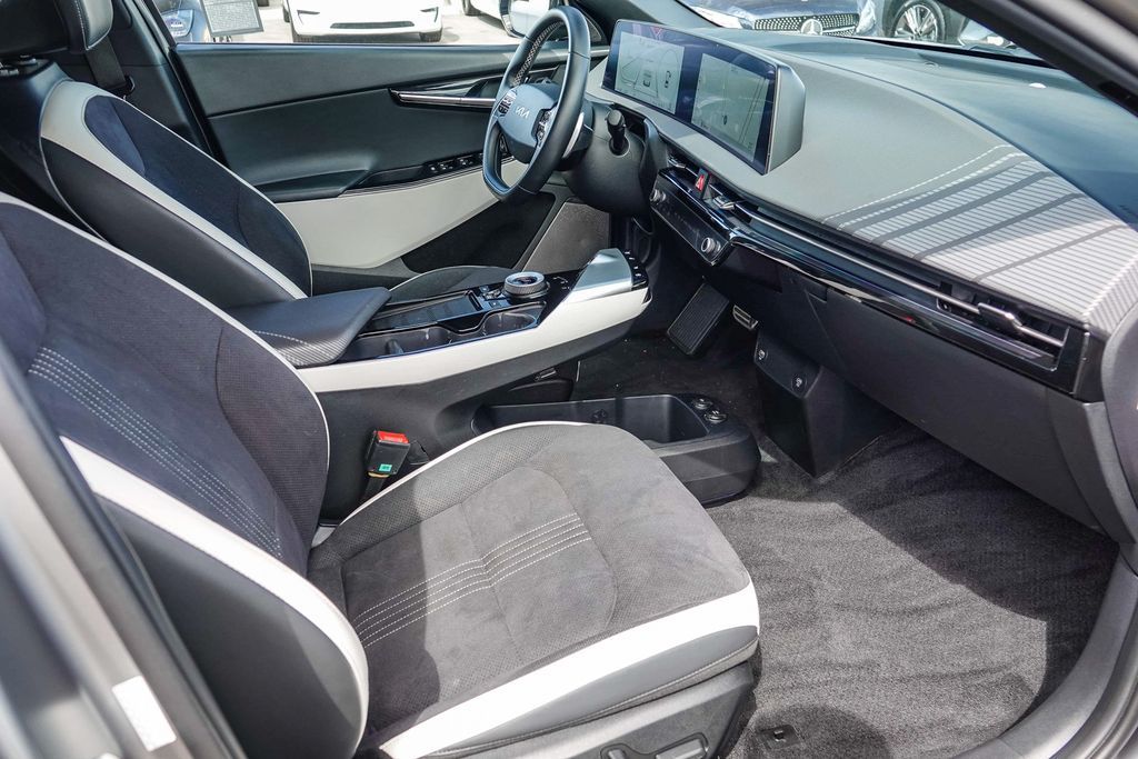 Thumbnail: 2023 Kia EV6 - 8