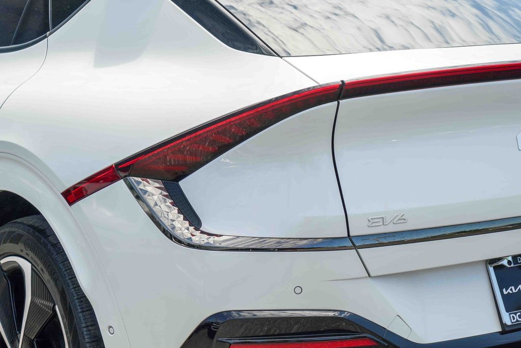 Thumbnail: 2023 Kia EV6 - 18
