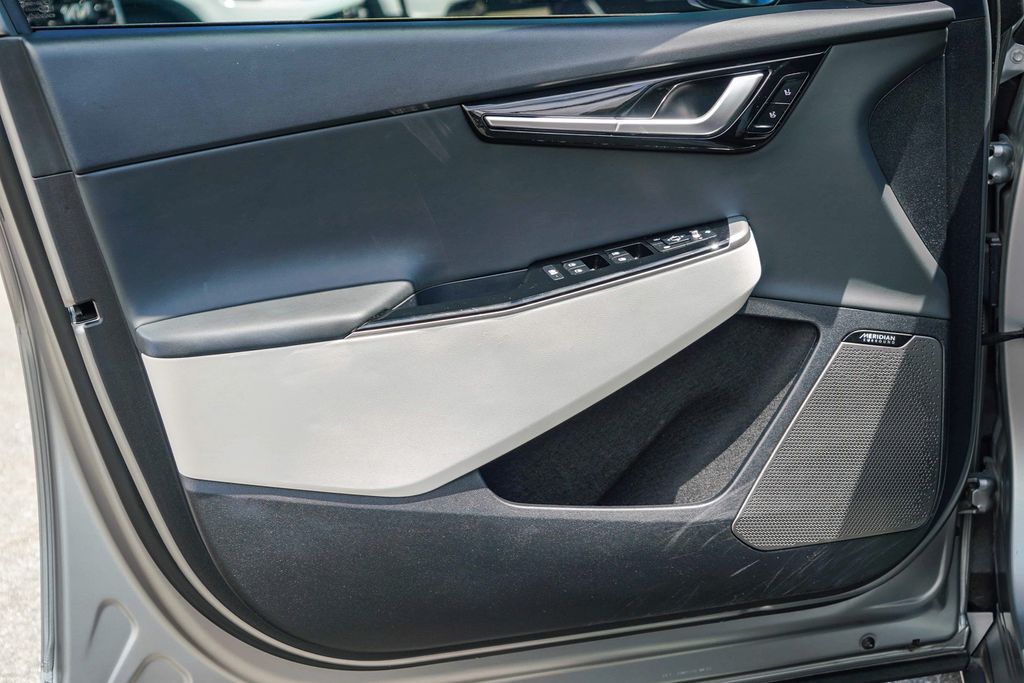 Thumbnail: 2023 Kia EV6 - 21
