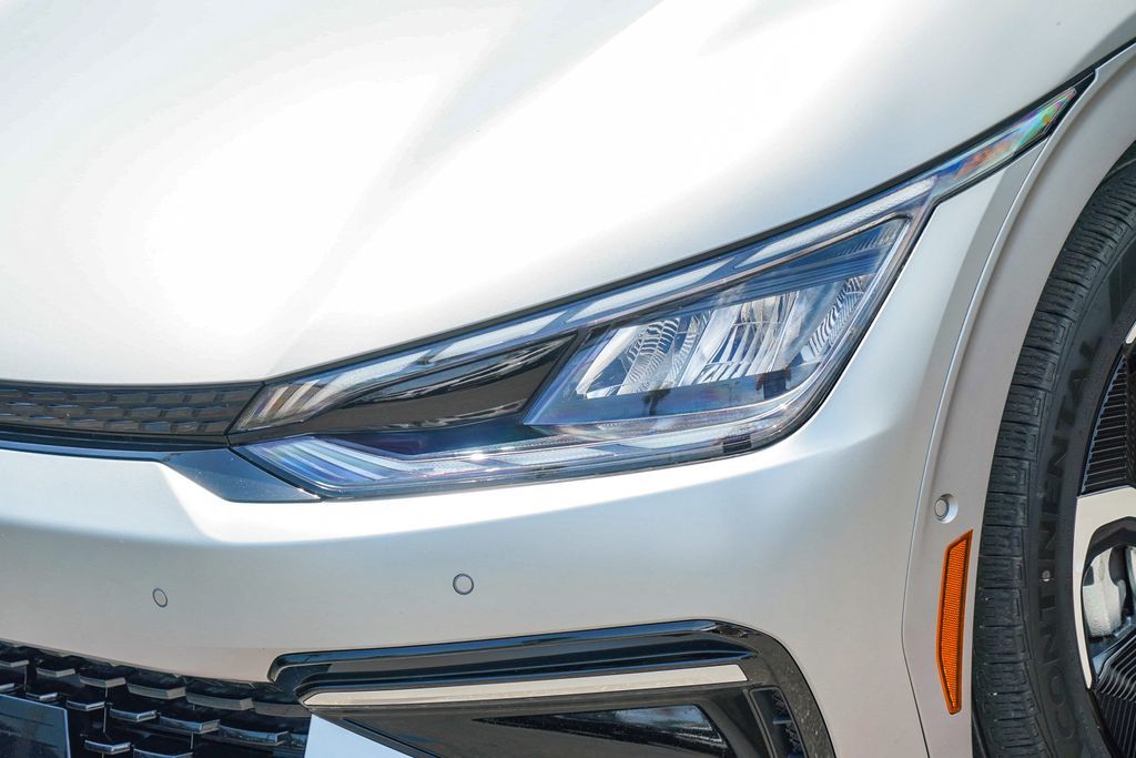 Thumbnail: 2023 Kia EV6 - 18
