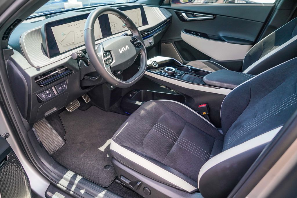 Thumbnail: 2023 Kia EV6 - 8