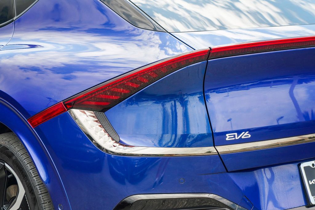 Thumbnail: 2023 Kia EV6 - 18