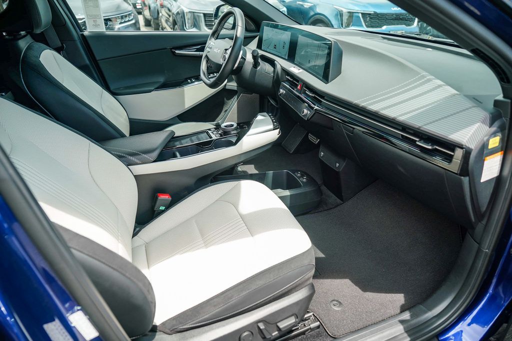 Thumbnail: 2023 Kia EV6 - 8