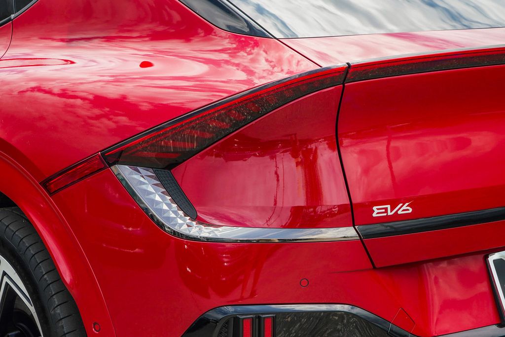 Thumbnail: 2023 Kia EV6 - 18