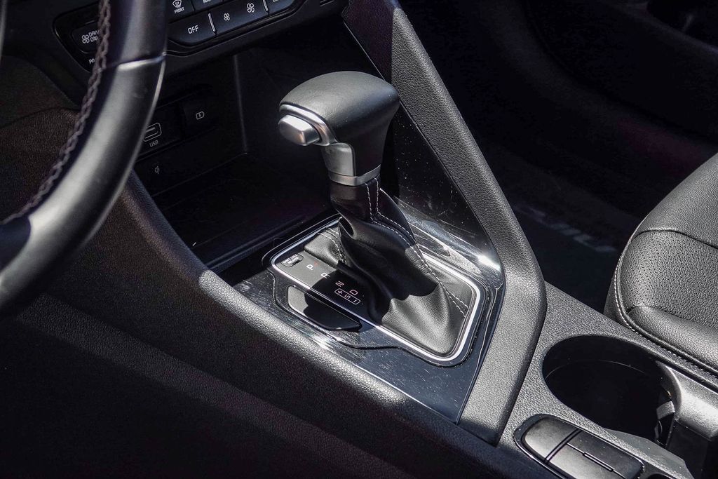 Thumbnail: 2022 Kia Niro - 13