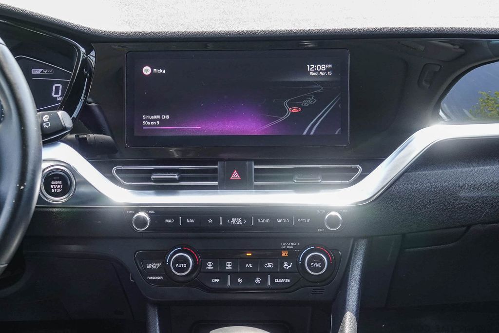 Thumbnail: 2022 Kia Niro - 12