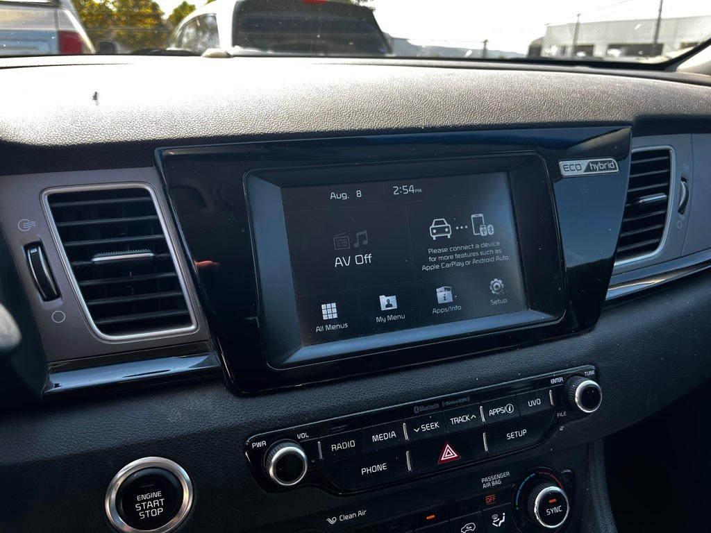 Thumbnail: 2017 Kia Niro - 12